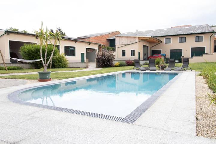 Ferienwohnung für 4 Personen, mit Pool und Ausblick sowie Garten