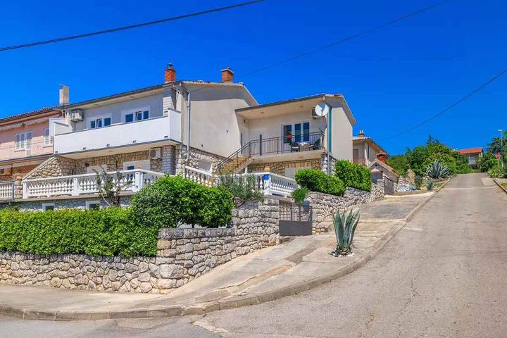 Ferienwohnung für 2 Personen, mit Balkon und Garten in Novi Vinodolski - 2