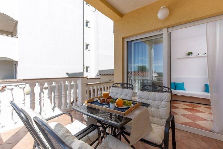 Ferienwohnung für 3 Personen, mit Terrasse in Dramalj