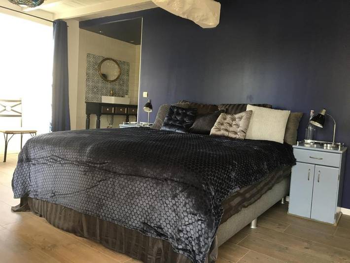Location de vacances pour 6 personnes, avec piscine ainsi que vue et jardin, animaux acceptés dans Lapenne