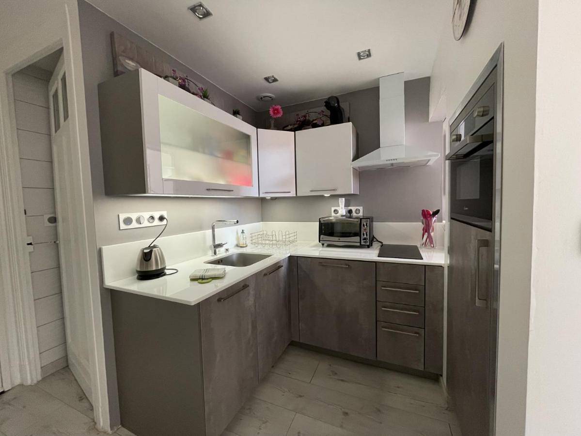 Appartement entier, Studio Apartment in Châtel-Guyon, Parc naturel régional des Volcans d'Auvergne