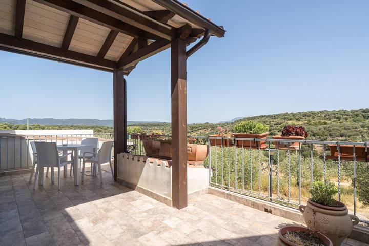 Location de vacances pour 3 personnes, avec Balcon ainsi que Jardin et Vue sur le lac dans Dorgali - 2