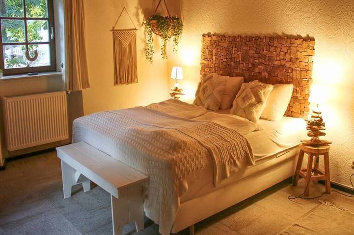 Attraktives Haus am Fuße einer Burgruine in Manderscheid, Bernkastel-Kues & Umgebung
