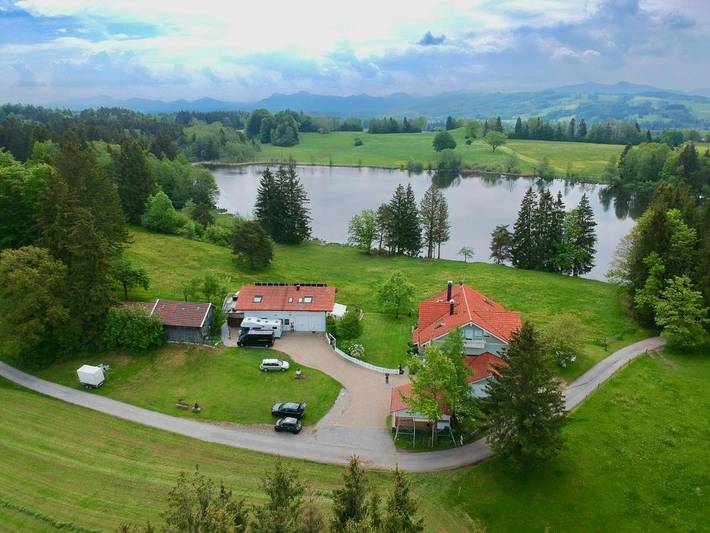 Ferienwohnung für 2 Personen, mit Terrasse und Garten sowie Seeblick und Ausblick