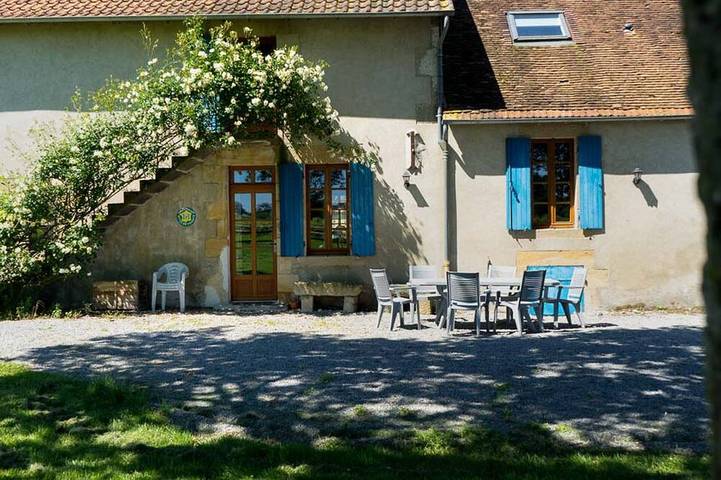 Gîte pour 10 personnes, avec jardin et piscine