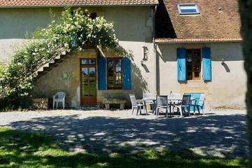 Gîte pour 10 personnes, avec jardin et piscine à Souvigny