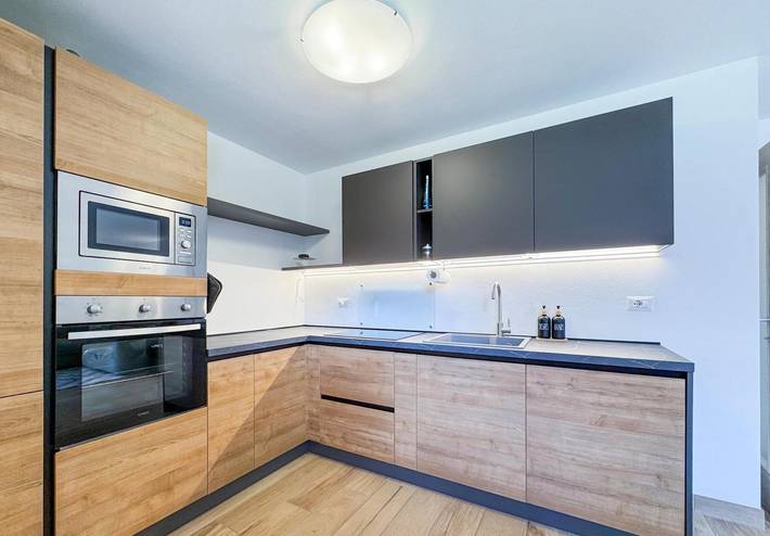 Entire apartment, Apartment 'Cà Vermigliana' with Lake View, Private Terrace and Wi-Fi in Fraviano, Vermiglio