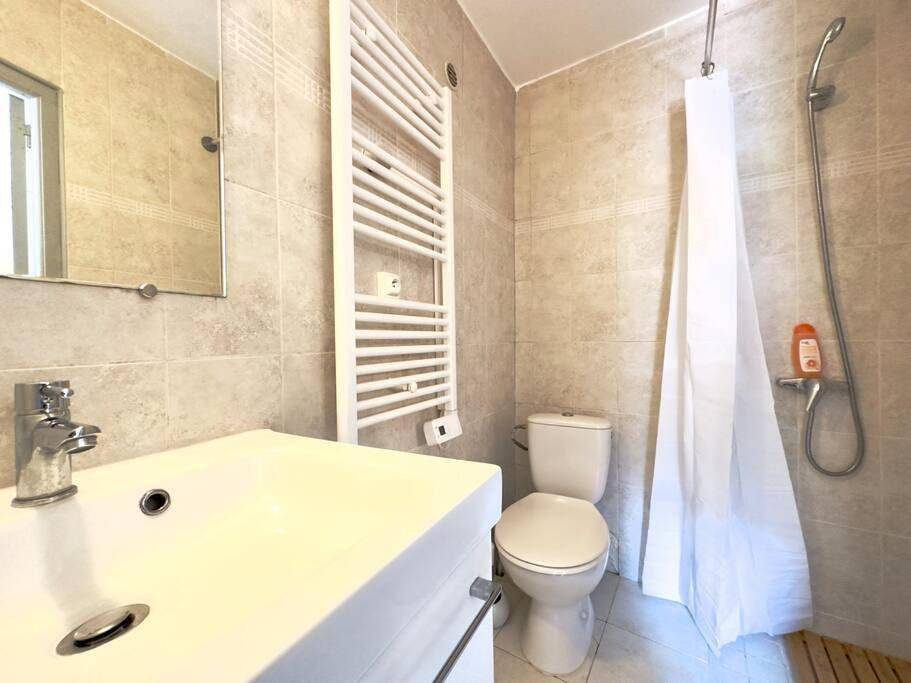 Appartement entier, Charmant studio à 200m du Gardon in Remoulins, Région de Nîmes