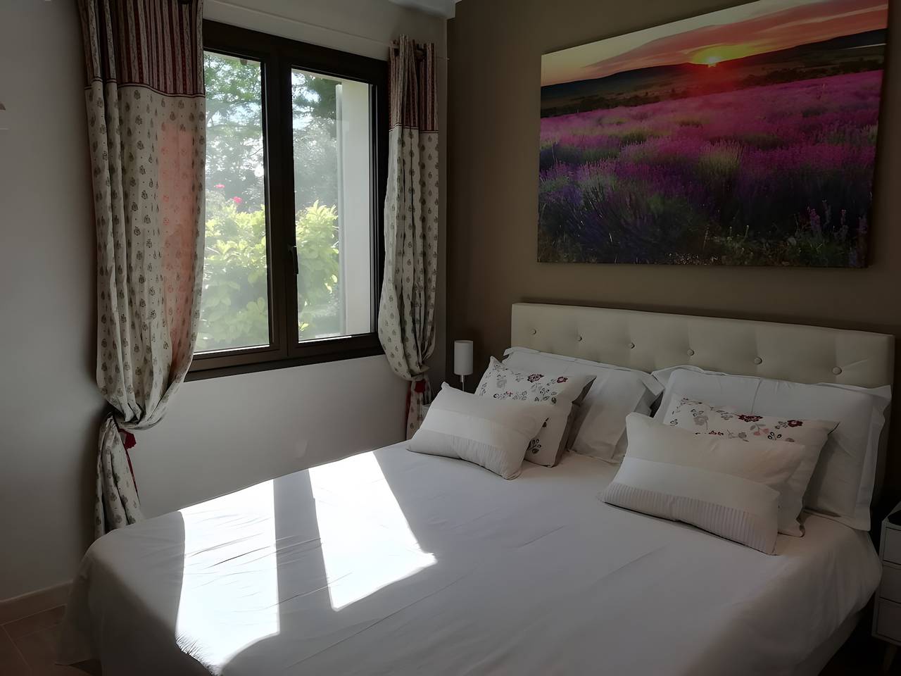 Holiday Home 'Gîte Giulia' with Shared Pool, Wi-Fi and Air Conditioning in Mouriès, Arles region