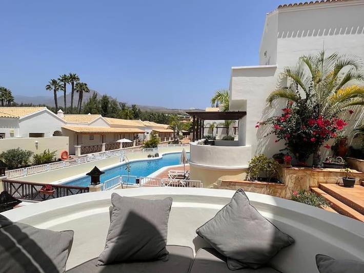 Villa for 4 people, with Balcony and Terrace as well as Garden and Pool in Los Cristianos