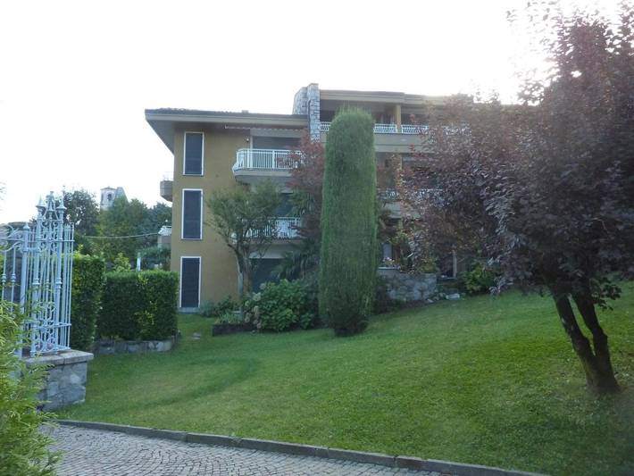 Ferienwohnung für 4 Personen, mit Kinderpool und Garten sowie Balkon in Porto Valtravaglia