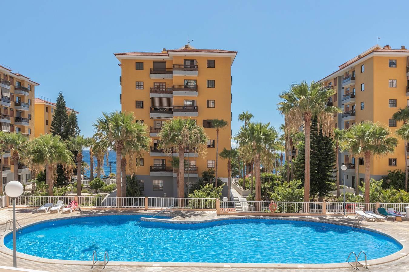 Apartamento entero, Vacaciones 'Brisas Del Mar Eddy' con vistas a la montaña, Wi-Fi y aire acondicionado in Punta Larga, Candelaria