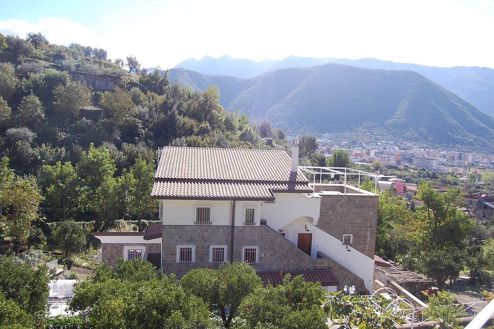 Für 10 Personen Monticelli-Mansion Frühstück inbegriffen in Casola di Napoli, Neapel Provinz