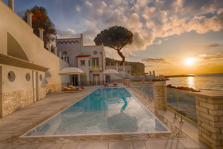 Villa per 10 persone, con idromassaggio e terrazza a Vico Equense