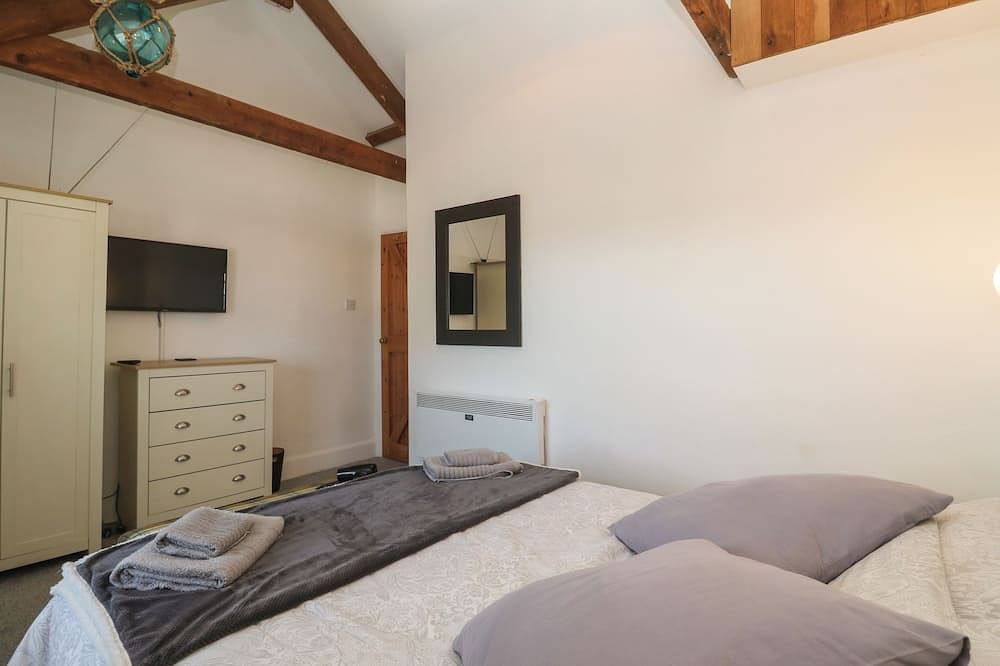 Mews Cottage, pet friendly, character holiday cottage in Tintagel in Tintagel, Pentire Point - Widemouth