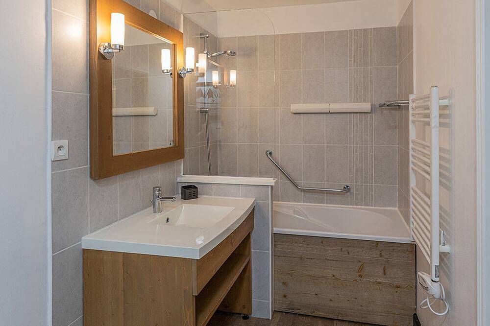 Ganze Wohnung, Renoviertes Apartment im Zentrum von La Tania, direkt an den Pisten für 4 Personen in La Tania, La Perrière