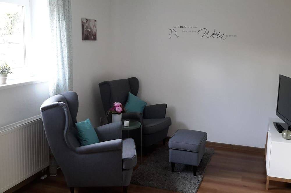 Ganze Wohnung, Ruhige und gemütliche Ferienwohnung für 2 Personen am Rande der Weinberge. in Geisenheim, Rheingau-Taunus-Kreis