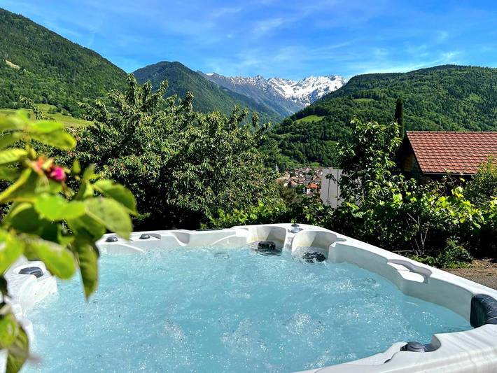 Casa de huéspedes para 10 personas, con jardín además de terraza y jacuzzi - 1