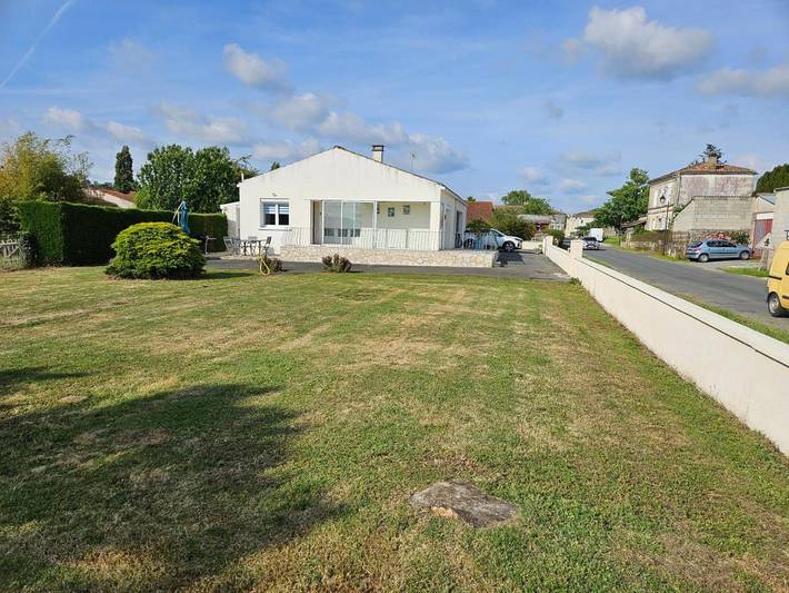 Location de vacances pour 6 personnes, avec terrasse, animaux acceptés à Saint-Germain-du-Seudre