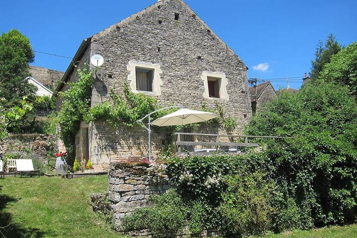 Location de vacances pour 5 personnes, avec terrasse et jardin à Frôlois