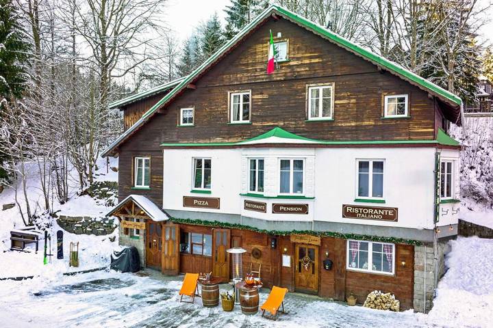 Ferienhaus für 4 Personen, mit Ausblick und Terrasse in Spindlermühle