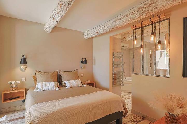 Location de vacances pour 6 personnes, avec jardin et terrasse, animaux acceptés dans Les Paluds de Noves - 2