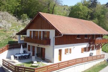 Agriturismo pour 10 personnes, avec jardin à Pallud