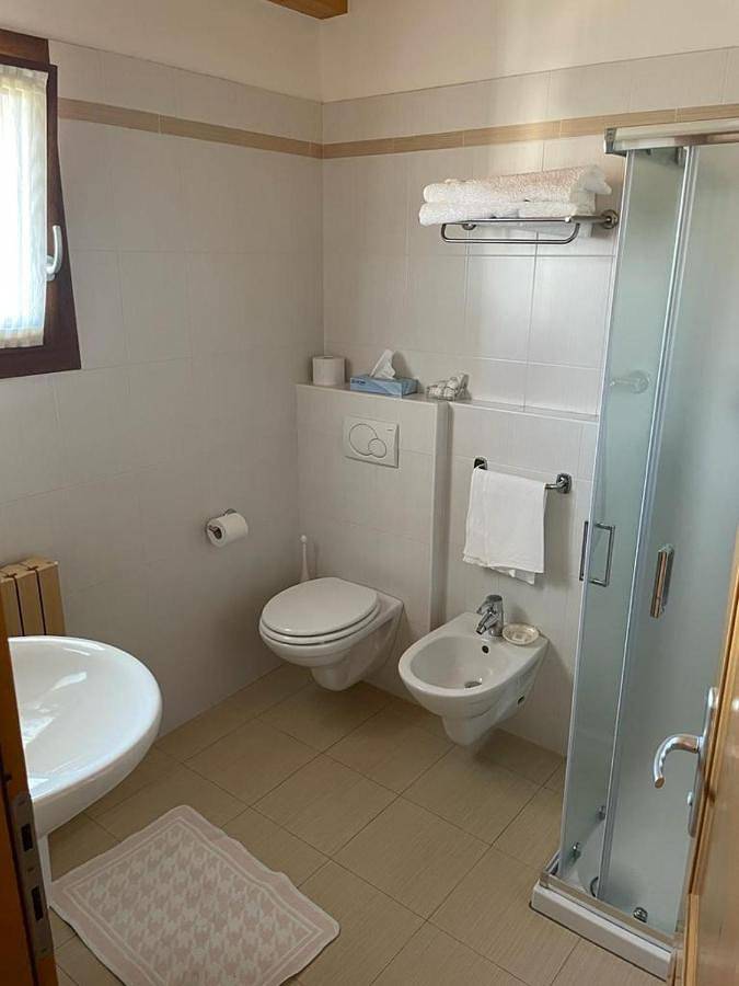 Hôtel pour 4 personnes, avec vue sur le lac ainsi que vue et jardin à Mello - 3