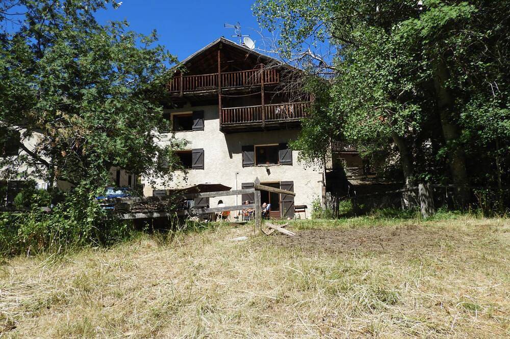 Ganze Wohnung, Duplex mountain apartment for 4 people at the start of hiking and skiing trails in Molines-en-Queyras, Queyras