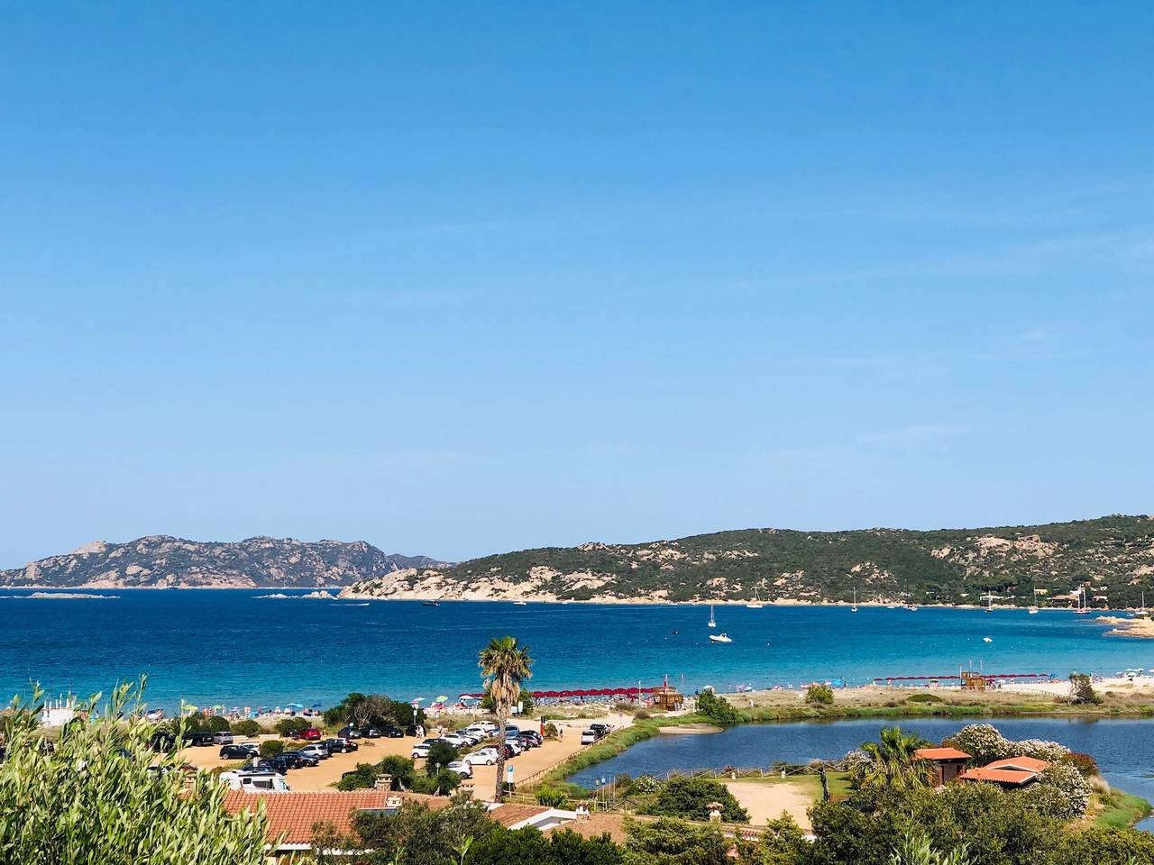 Ganze Wohnung, Trilocale Lantana mit Meerblick, 250 m vom Strand entfernt in Porto Taverna, Loiri Porto San Paolo