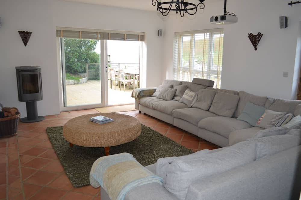 Modernes Strandhaus mit Meerblick und nur einen kurzen Spaziergang vom mit der Blauen Flagge ausgezeichneten Strand entfernt in Porthtowan, Cornwall