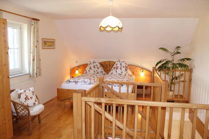 Ferienwohnung für 4 Personen, mit Balkon und Terrasse sowie Garten und Ausblick in Straden