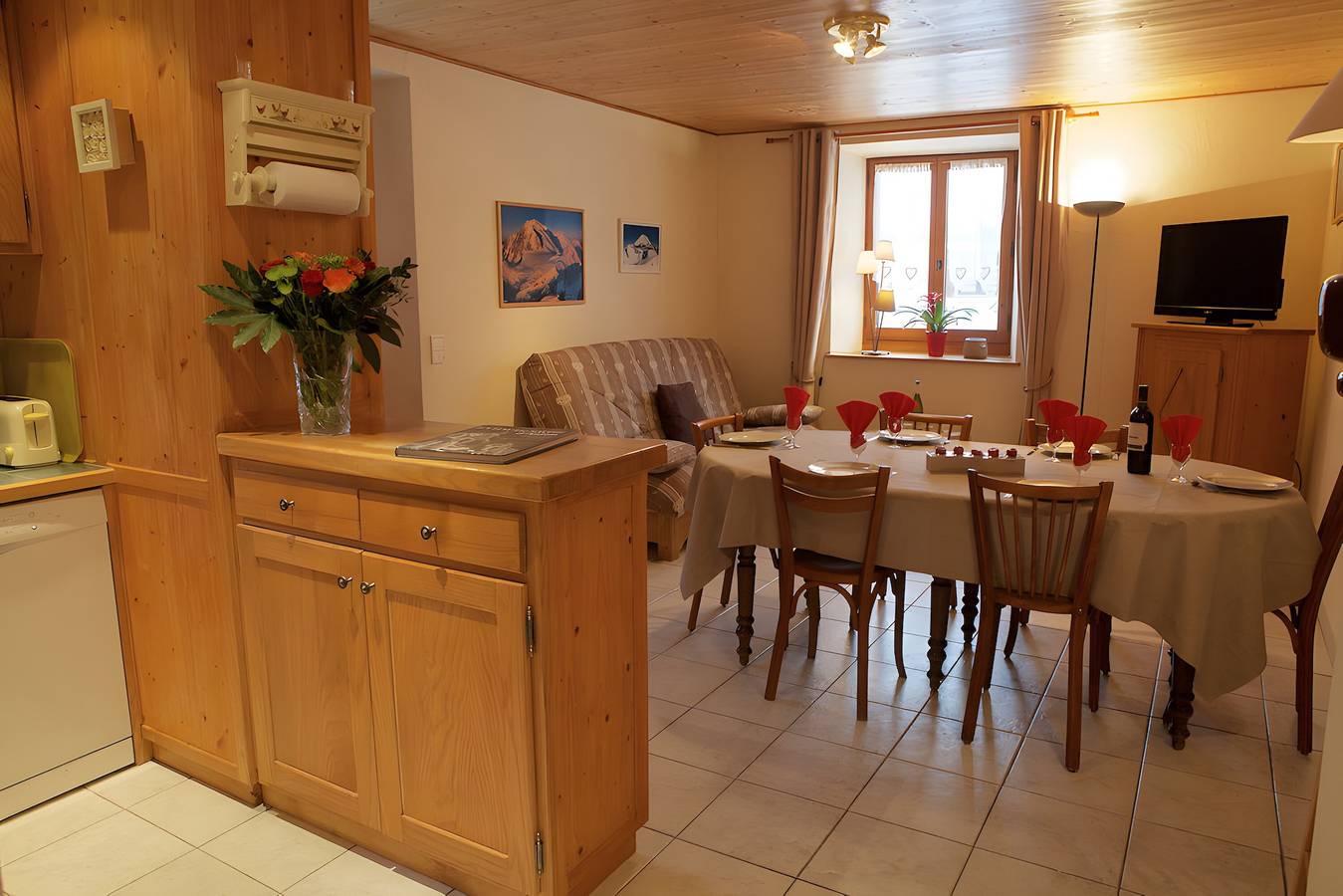 Gîte « La Ferme du Mont Blanc » : vue montagne, terrasse privée et Wi-Fi in Combloux, Pays du Mont-Blanc