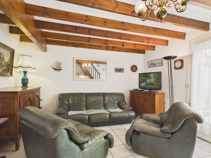 Home for 4 adults/2 kids, pool & beach 500m in Sarzeau, Côte des Mégalithes
