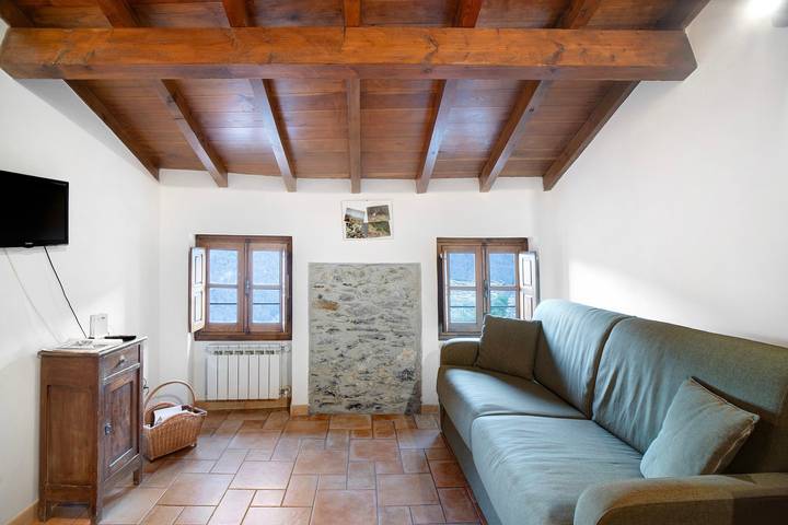 Appartamento intero, Appartamento 'Casa Verde - Sciu´ Pepin' con terrazza privata, giardino privato e Wi-Fi in Rezzo, Alpi Liguri