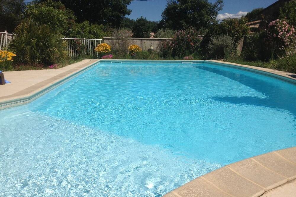 Villa avec grande piscine privée et sécurisée, au calme, 4 à 6 couchages in Deaux, Région d'Alès