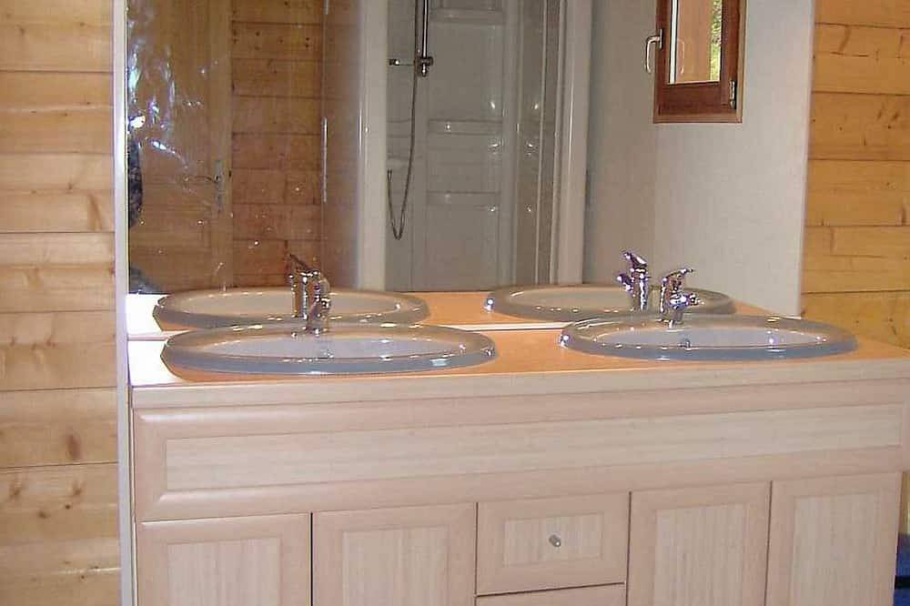 **  Chalet Sorbier Le Ménil 10-15 personnes Salle De Jeux Babyfoot Flechettes ** in Le Ménil, Parc naturel régional des Ballons des Vosges