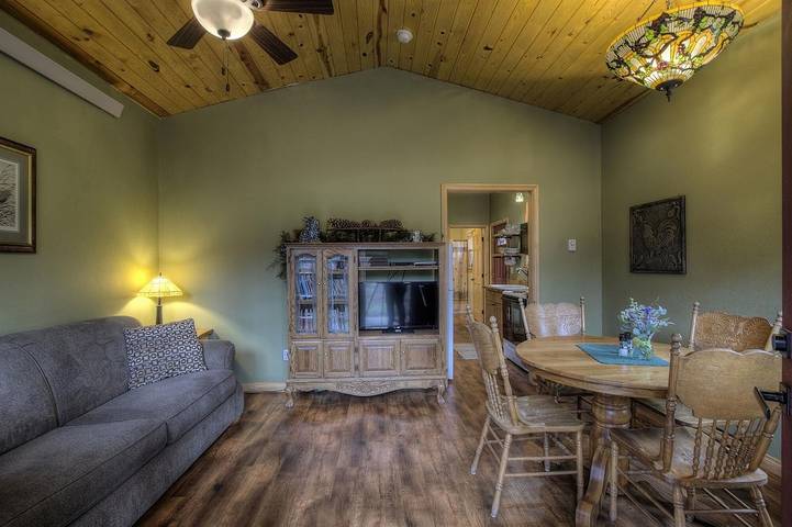 Log cabin for 6 people, with balcony in Mount Rushmore