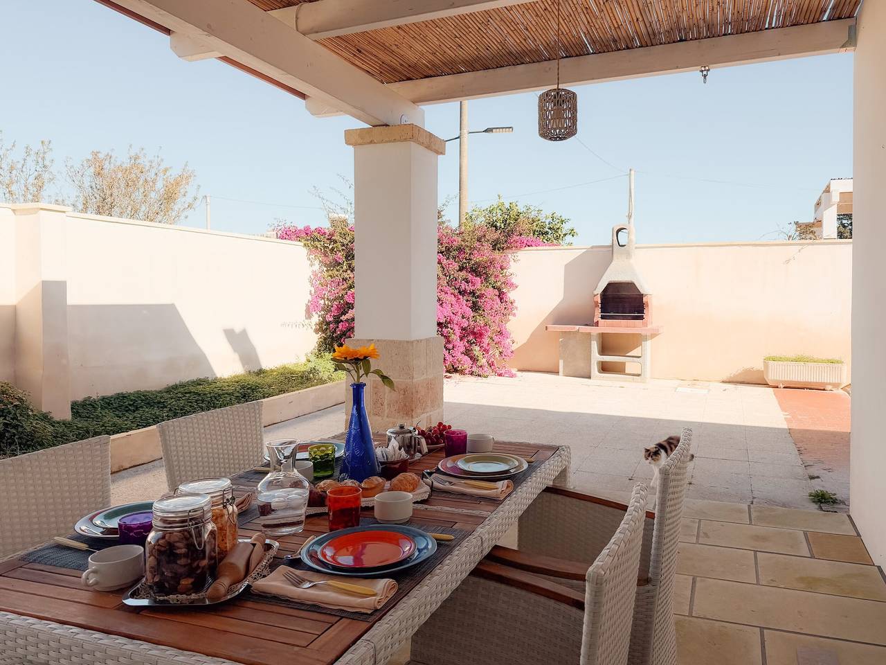Ganze Wohnung, Apartment 'Scorci di Mare Adriatico' für 5 mit Garten & Wlan – Haustiere erlaubt in Torre Squillace, Golf von Tarent