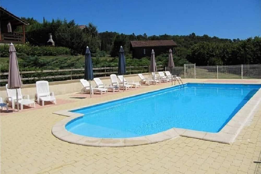 Vacation rentals in Périgord, Quiet air-conditioned chalet, heated swimming pool in Terrasson-Lavilledieu, Périgord Noir