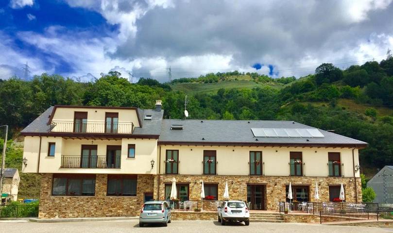 Hotel para 4 personas, con vistas y terraza en El Bierzo - 2