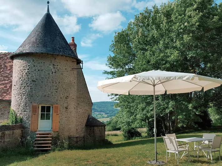 Schloss für 8 Personen, mit Terrasse und Pool in Frankreich - 2