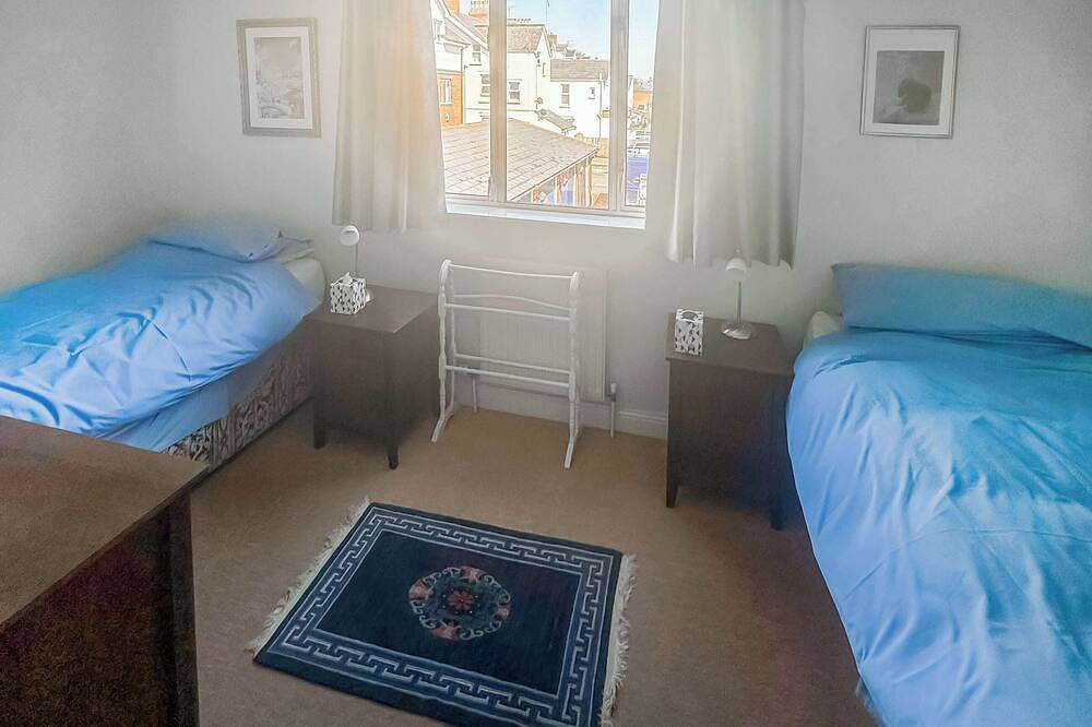 4 bedroom accommodation in Exmouth in Exmouth, Devon