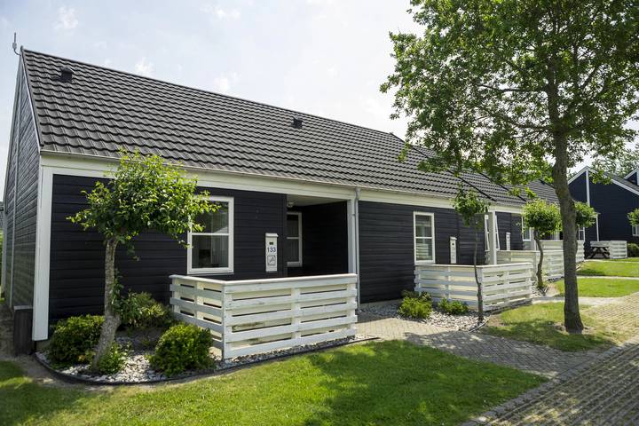 Bungalow für 6 Personen, mit Terrasse und Balkon/Terrasse in Dänemark