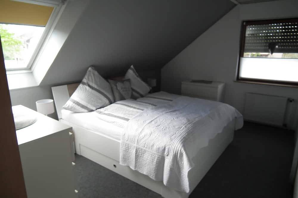 Ganze Wohnung, Komfort-Ferienwohnung - Dachgeschoß-Ferienwohnung in Geldern, Niederrhein