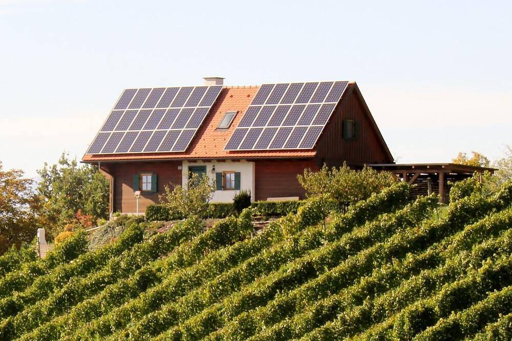 Die Ruhe in einem Ferienhaus mit Wohlfühloase in den Weinbergen genießen... in Sankt Johann im Saggautal, Steirerland