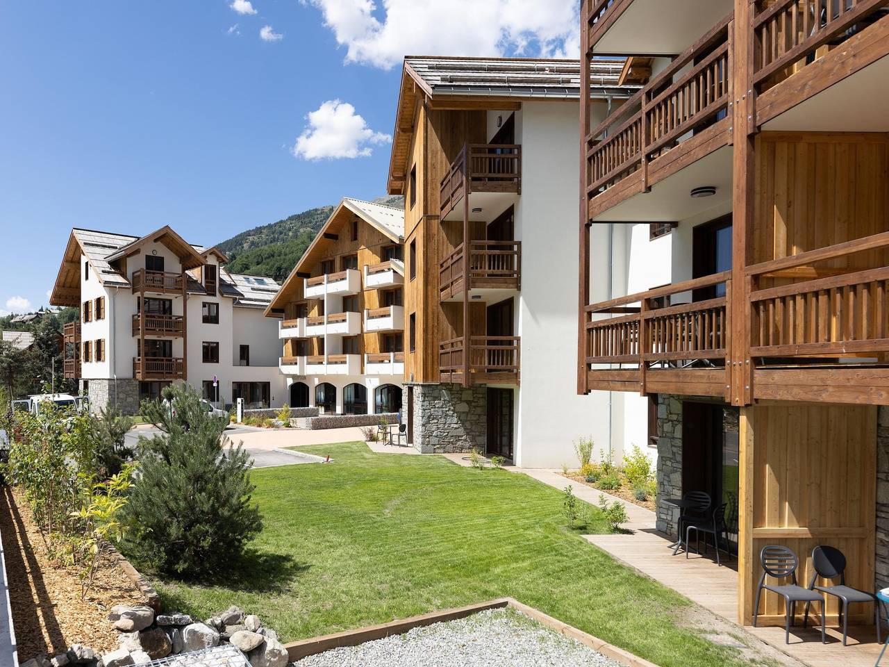 Entire apartment, Apartment in Serre-Chevalier near Ski Slopes in Saint-Chaffrey, Serre Chevalier
