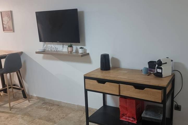 Location de vacances pour 3 personnes, avec terrasse à Villeneuve-le-Roi