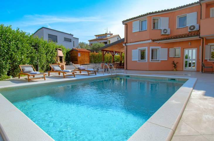 Villa für 16 Personen, mit Garten und Pool sowie Terrasse, mit Haustier in Pula - 2