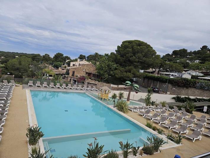 Camping pour 6 personnes, avec piscine ainsi que jardin et vue à Saint-Raphaël - 3